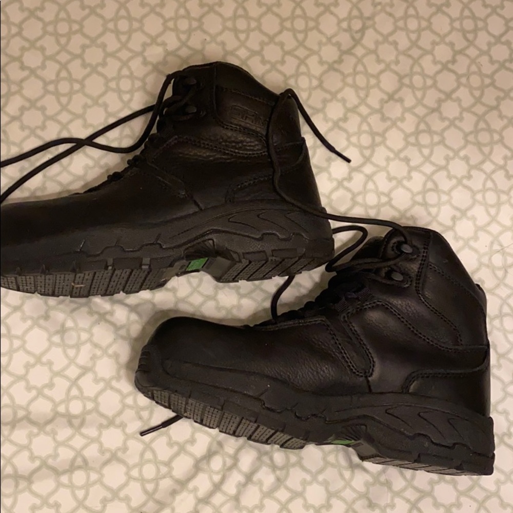 Slip resistant shoes